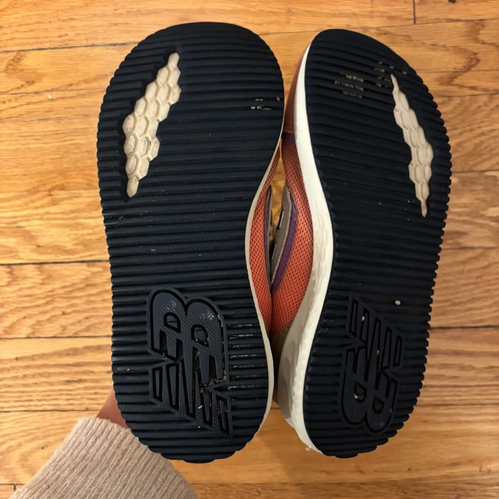 New Balance Coral and Beige Sneakers - Picture 4 of 5